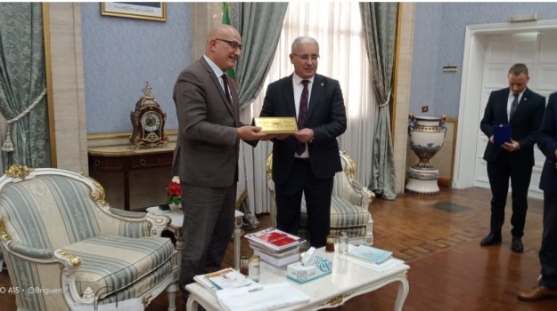 M. Si El-Hachemi ASSAD, Secrétaire Général du Haut Commissariat à l’amazighité, a été reçu par M. Ibrahim BOUGHALI, Président de l'Assemblée Populaire Nationale.